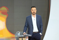 Πέτρος Κουσουλός: Το δώρο που δέχτηκε on air και η επική απάντηση στον Κατερινόπουλο για τις προσπάθειες να κάνει γιο