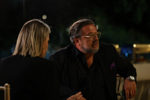 Να μ' αγαπάς: Ο Θεόφιλος εκμεταλλεύεται την κατάσταση εν αγνοία της Σοφίας και αυτό θα φέρει σύγκρουση