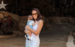 Βαλαβάνη: Άρχισε τις ετοιμασίες για τη βάφτιση μαζί με τη νονά