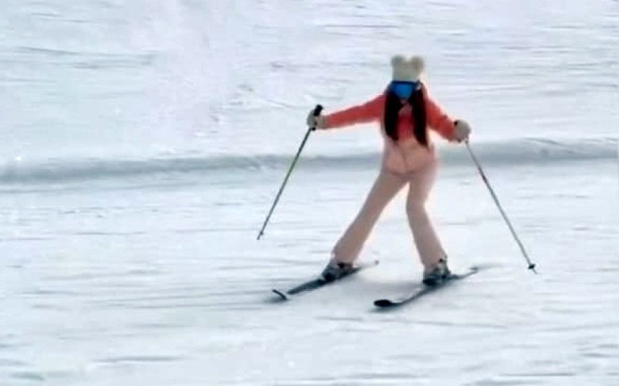 Τάνια Μπρεάζου: Πρώτο μάθημα σκι χθες και κατέβηκε -όρθια- πίστα! (είχε καλό δάσκαλο)