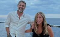 Jim Curtis: Ο Έλληνας σύντροφος της Jennifer Aniston έρχεται στην Αθήνα για έναν ξεχωριστό λόγο