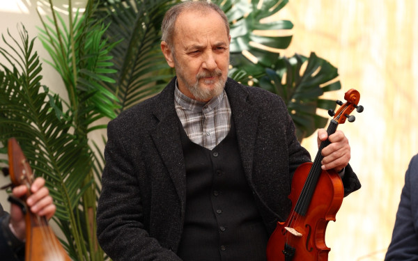 Άγιος έρωτας: Ο πατέρας Νικόλαος συναντάει ξανά τον πατέρα του