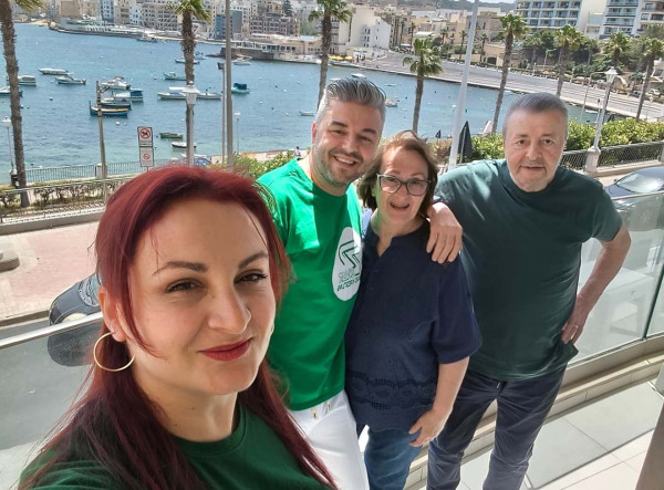 Πέτρος Πολυχρονίδης: Πήγε στη Μάλτα με τη γυναίκα του και τους γονείς του και δεν τρελάθηκε (με το νησί, όχι με την παρέα)