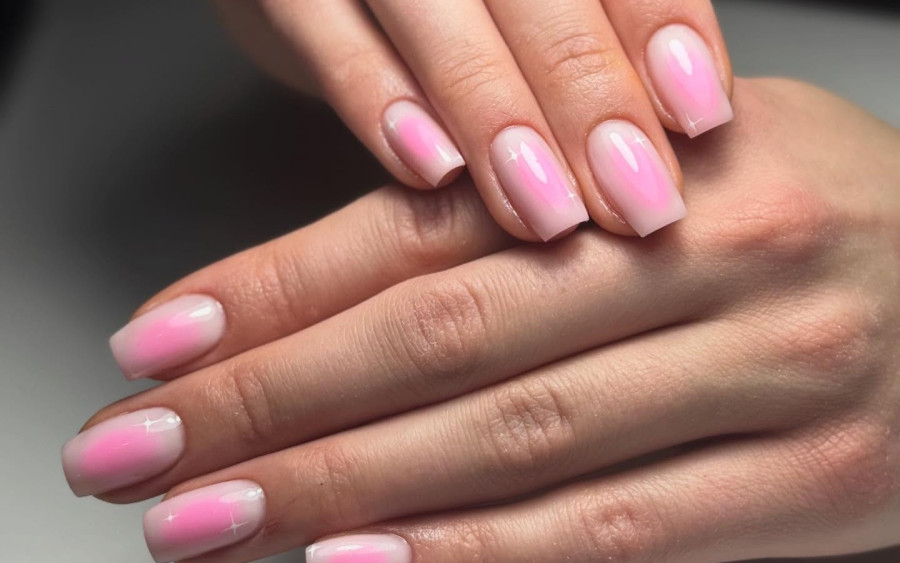 Aura Nails: Το ανοιξιάτικο trend στο μανικιούρ που βλέπεις παντού. Ποια celebrity το έκανε;