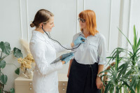 Check-up μετά τις διακοπές: Οι εξετάσεις που συστήνουν οι γιατροί