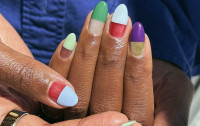 Γιατί τα "Pill Box Nails" αναμένεται να γίνουν το μανικιούρ του καλοκαιριού