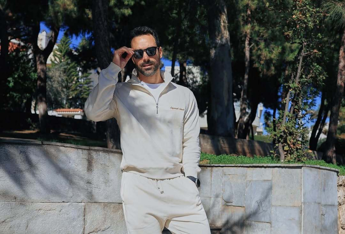 Σάκης Τανιμανίδης: Ποιος κάνει βόλτα χριστουγεννιάτικο δέντρο στη Νέα Υόρκη; Ναι, αυτός!