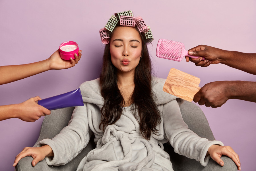 Μήπως τα self-care trends του διαδικτύου σε αγχώνουν αντί να σε χαλαρώνουν;