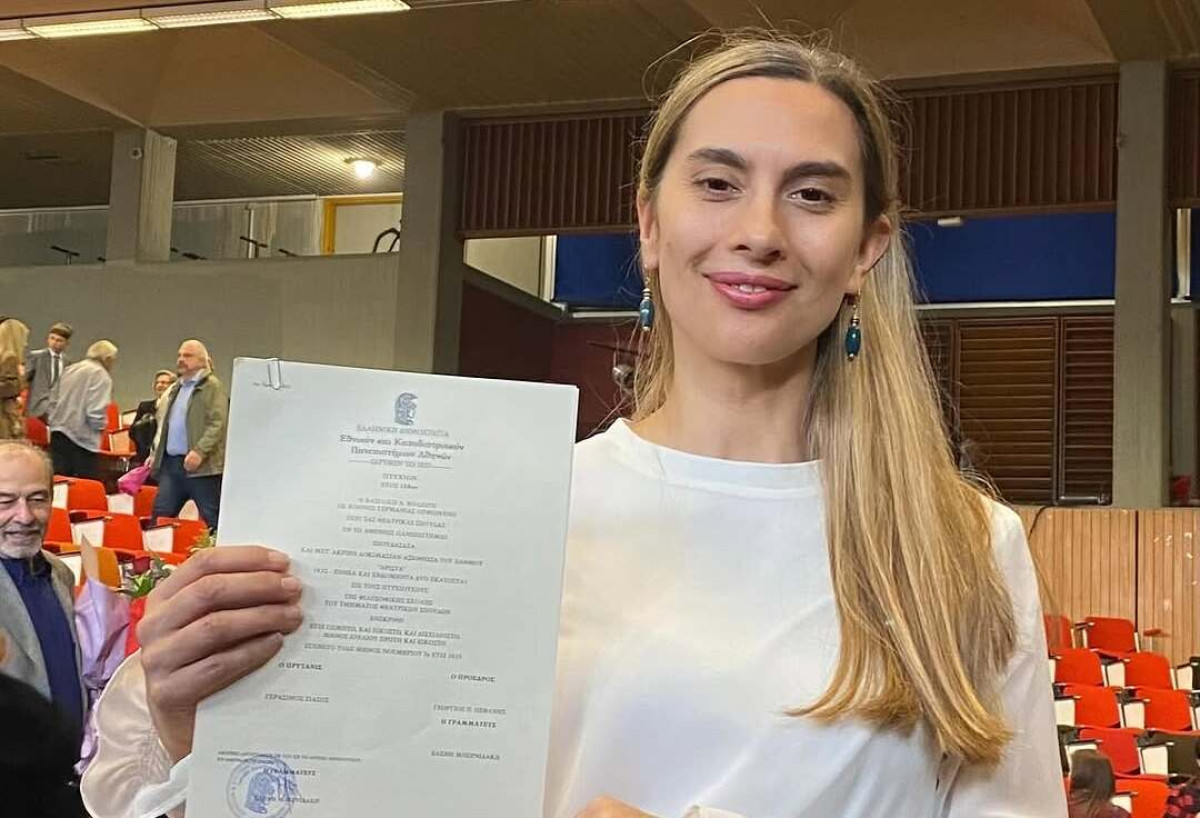 Βίκυ Βολιώτη: Το σημείωμα που της άφησε ο πατέρας της όταν έφυγε από τη ζωή και πώς την οδήγησε να πάρει το πτυχίο της στα 54