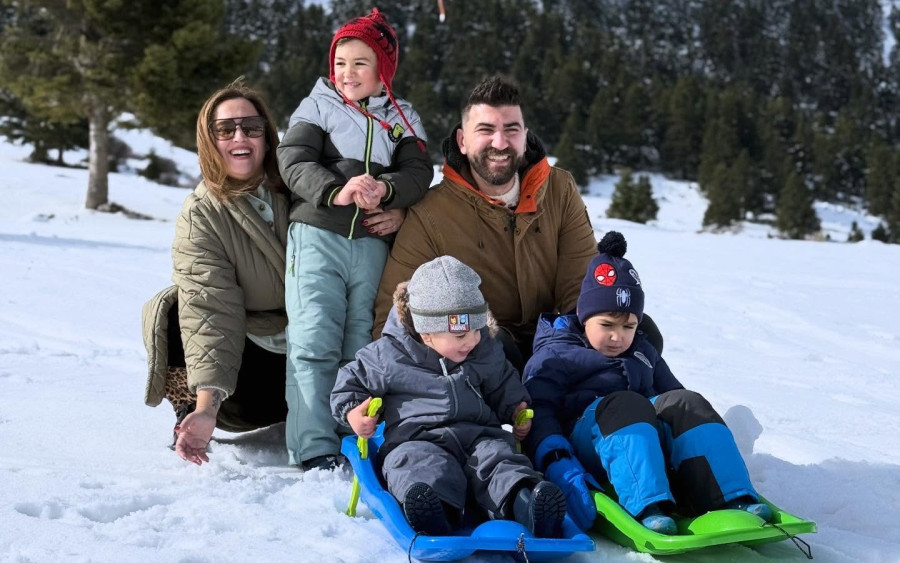 Πανταζή- Τσάκαλος: Με τρία νήπια στο χιονοδρομικό! Ατρόμητοι