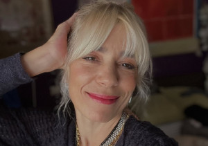 Μυρτώ Αλικάκη: Γιατί κάνει «αναλογική αντίσταση», πώς η μητρότητα λειτούργησε λυτρωτικά για εκείνην και τι ερωτεύεται σε έναν σύντροφο;