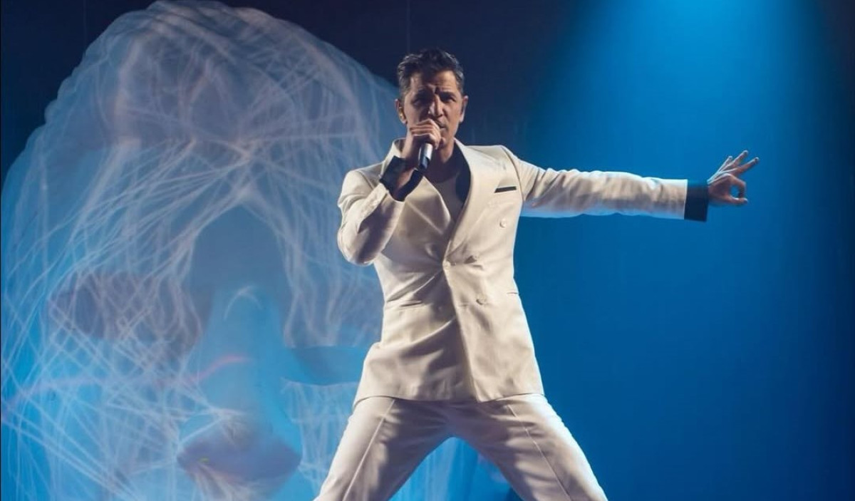 Ανάδρομος σε όλο του το μεγαλείο: Η στιγμή που ο Σάκης Ρουβάς γκρεμίζεται από την σκηνή