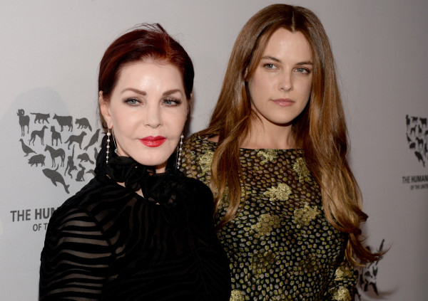 Riley Keough: Γιατί η κόρη της Lisa Marie Presley είναι βαθιά ταραγμένη με την γιαγιά της, Priscilla
