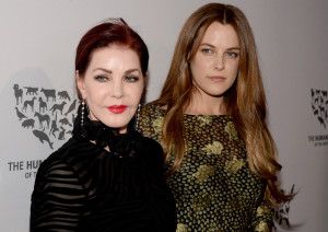 Riley Keough: Γιατί η κόρη της Lisa Marie Presley είναι βαθιά ταραγμένη με την γιαγιά της, Priscilla