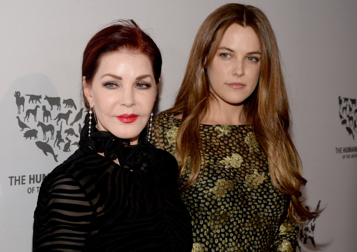 Riley Keough: Γιατί η κόρη της Lisa Marie Presley είναι βαθιά ταραγμένη με την γιαγιά της, Priscilla