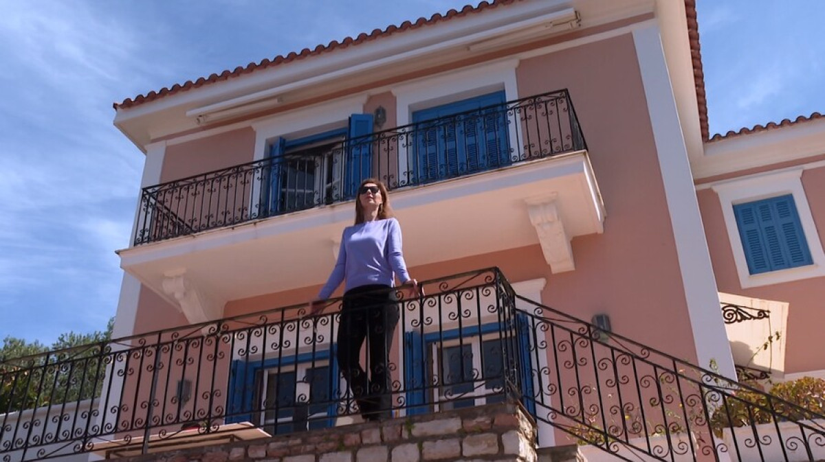 Δώρα Χρυσικού: Γιορτάζει το καλοκαίρι με γυμνισμό