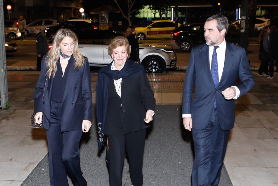 Χρυσή Βαρδινογιάννη - Νικόλαος Ντε Γκρες: Στο Μέγαρο Μουσικής με την Άννα Μαρία και full ασορτί look