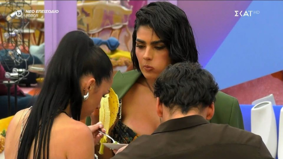 Big Brother: Η Ζωή είπε ψέματα πως στραμπούληξε το πόδι της για να μη σηκωθεί να χαιρετίσει τη Διονυσία