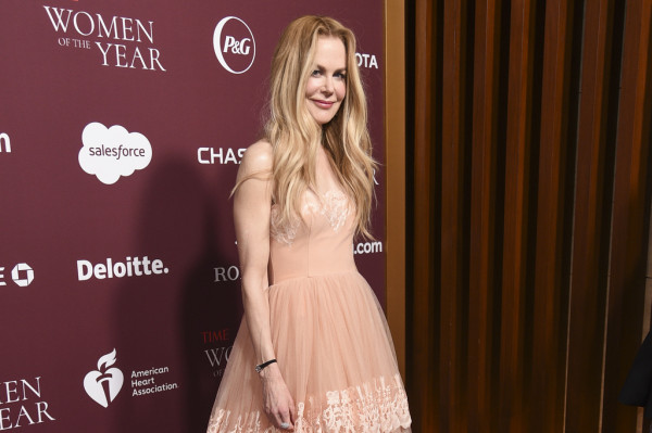 Το νέο «bright honey» blonde της Nicole Kidman είναι η πιο όμορφη απόχρωση του καλοκαιριού