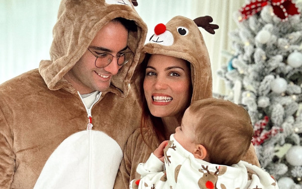 Μαίρη Συνατσάκη: Με την κόρη της, Ολίβια, στο θέατρο για να δουν τον μπαμπά Ίαν Στρατή. Πώς αντέδρασε η μικρή;