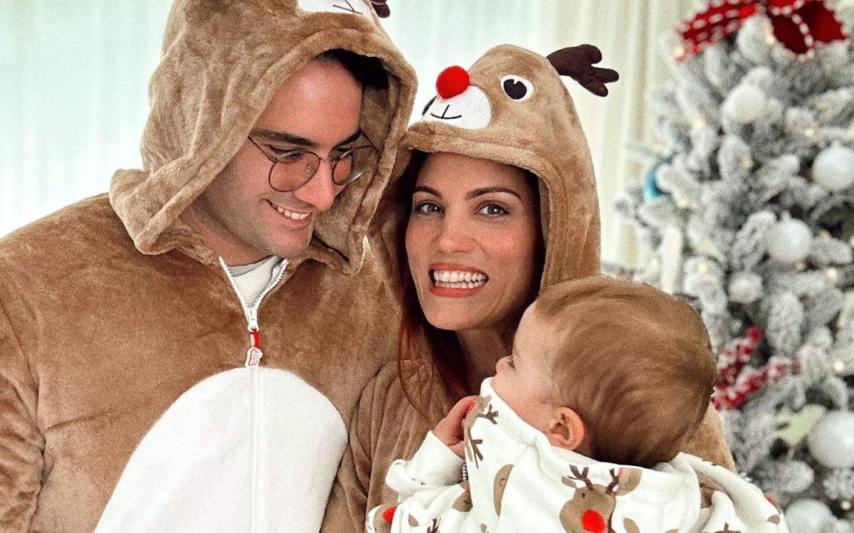 Μαίρη Συνατσάκη: Με την κόρη της, Ολίβια, στο θέατρο για να δουν τον μπαμπά Ίαν Στρατή. Πώς αντέδρασε η μικρή;