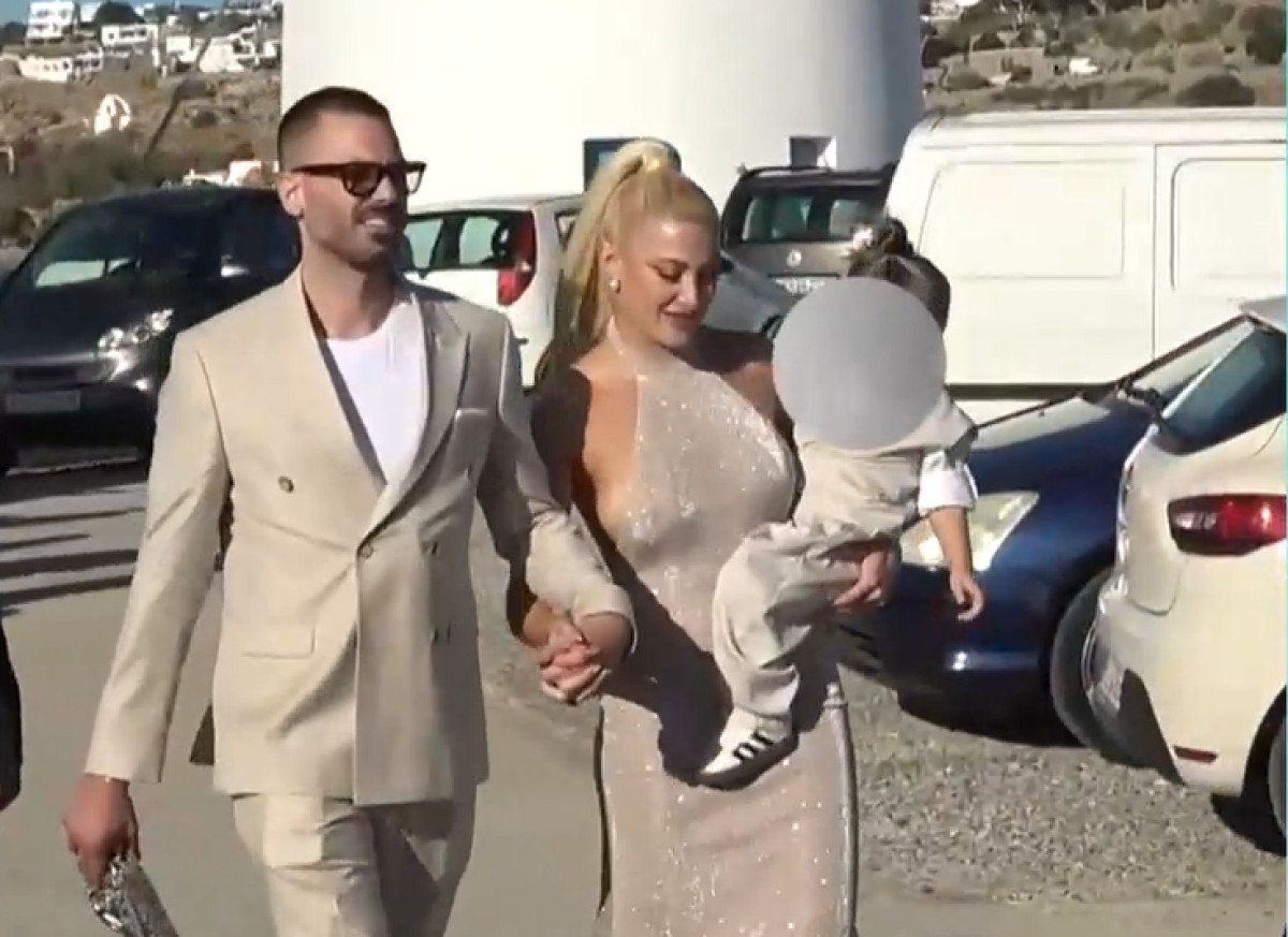 It's official; Η Ιωάννα Τούνη και ο νέος της σύντροφος πήγαν χέρι χέρι στη βάφτιση στη Μύκονο χωρίς να κρύβονται