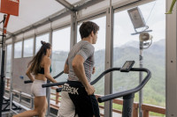 Gym anxiety: Γιατί νιώθεις ότι όλοι σε κοιτάζουν στο γυμναστήριο ενώ πιθανότατα κανείς δεν ασχολείται μαζί σου