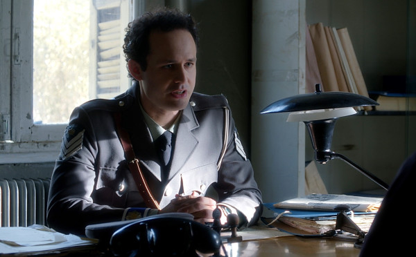 Άγιος έρωτας: Ο πατέρας Νικόλαος κάνει μια πρόταση στον Νικηφόρο για να ρίξουν τον Παύλο