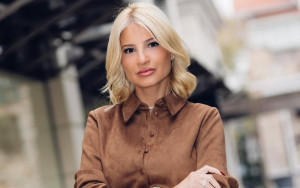 Προκάλεσαν τη Σκορδά και την Γκιλφόιλ να μάθουν ζεϊμπέκικο. Πώς αντέδρασαν;