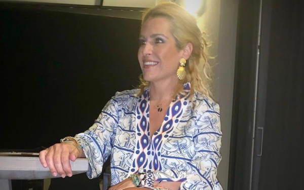 Τζένη Μπότση: Η 7χρονη Αλίκη της χόρεψε για πρώτη φορά μαζί της Ικαριώτικο και την έλιωσε