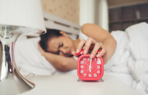 Είναι πράγματι κακό να πατάμε το κουμπί της αναβολής (snooze);