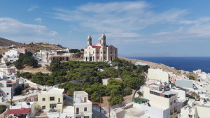 Όπου Υπάρχει Ελλάδα: Ιστορίες και ρεπορτάζ από Σύρο, Τήνο, Άνδρο και Μύκονο