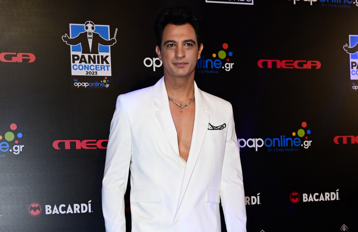 Η συγκίνηση του Δήμου Αναστασιάδη για τις διπλές χαρές του: «Παραλαμβάνω εκτός από έναν χρυσό δίσκο και ένα επιπλέον μωράκι»