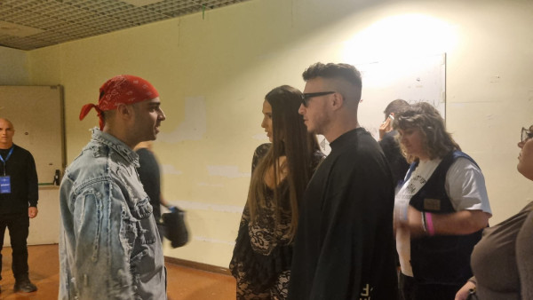 Madwalk: Με τον αρραβωνιαστικό της παντού δίπλα της η Evangelia (αποκλειστικό βίντεο-φώτο)