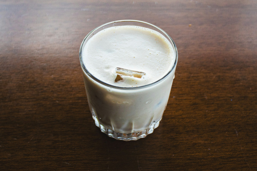 Moon milk: Το viral αντιστρές ρόφημα που σε βοηθάει να κοιμηθείς