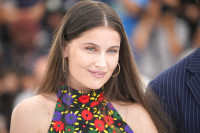Μητέρα τεσσάρων παιδιών, η Laetitia Casta εξομολογείται: «Οι τέλειοι γονείς θα ήταν εφιάλτης»