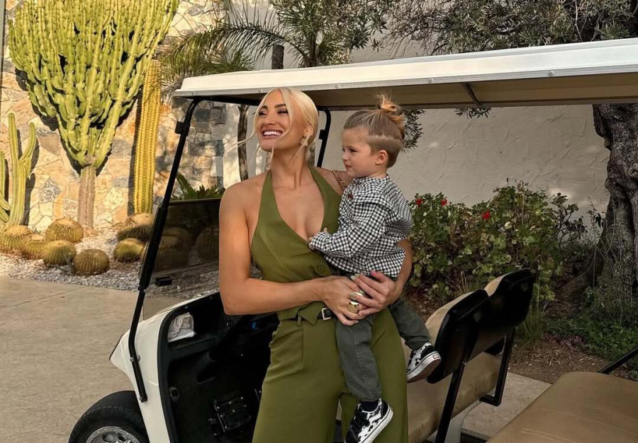 Ιωάννα Τούνη: Κάνει κολοτούμπες με τον Πάρη στο κρεβάτι και νιώθει ευλογημένη μαμά