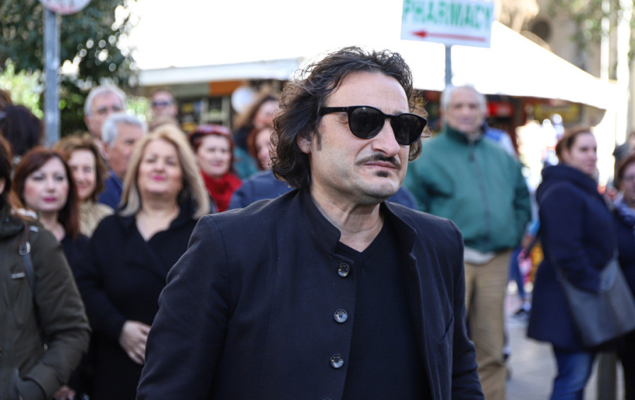 Βασίλης Χαραλαμπόπουλος: Η αλήθεια πίσω από την ξαφνική δημοφιλία και η ανάγκη να «κλειστεί στο σπίτι»