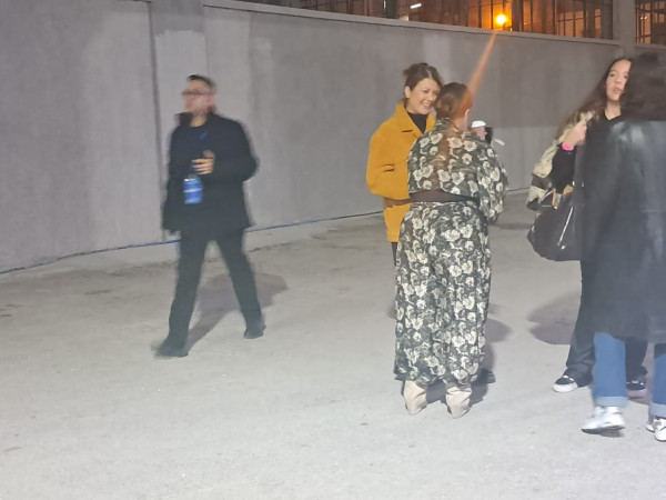 Sing for Greece - Τελικός: Η άφιξη της Σοφίας Αλιμπέρτη με τον μεγάλο της γιο, Μιχαήλ Βαρθακούρη (Αποκλειστικό)