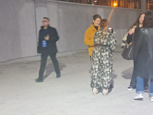 Sing for Greece - Τελικός: Η άφιξη της Σοφίας Αλιμπέρτη με τον μεγάλο της γιο, Μιχαήλ Βαρθακούρη (Αποκλειστικό)