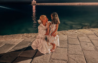 Μαρία Ηλιάκη: Το άλμπουμ με την κόρη της από τη Φαλάσαρνα θα μπορούσε να είναι editorial σε περιοδικό