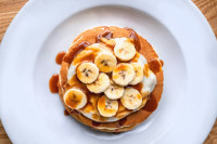 Pancakes με ταχίνι και μπανάνα: Η πιο νόστιμη συνταγή χωρίς ζάχαρη