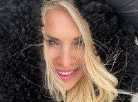 Ποια Margot Robbie; Την Ελένη Μενεγάκη πρωταγωνίστρια στα Ανεμοδαρμένα Ύψη της Ιρλανδίας να δείτε!