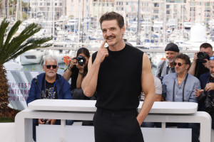 O Pedro Pascal είναι επίσημα ένα Chanel boy στην πιο unisex κίνηση του οίκου