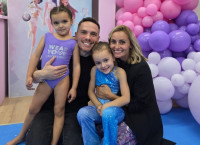 Λευτέρης Πετρούνιας - Βασιλική Μιλλούση: Η αποκριάτικη μεταμφίεσή τους ήταν τόσο πετυχημένη που τους πρότειναν... δουλειά