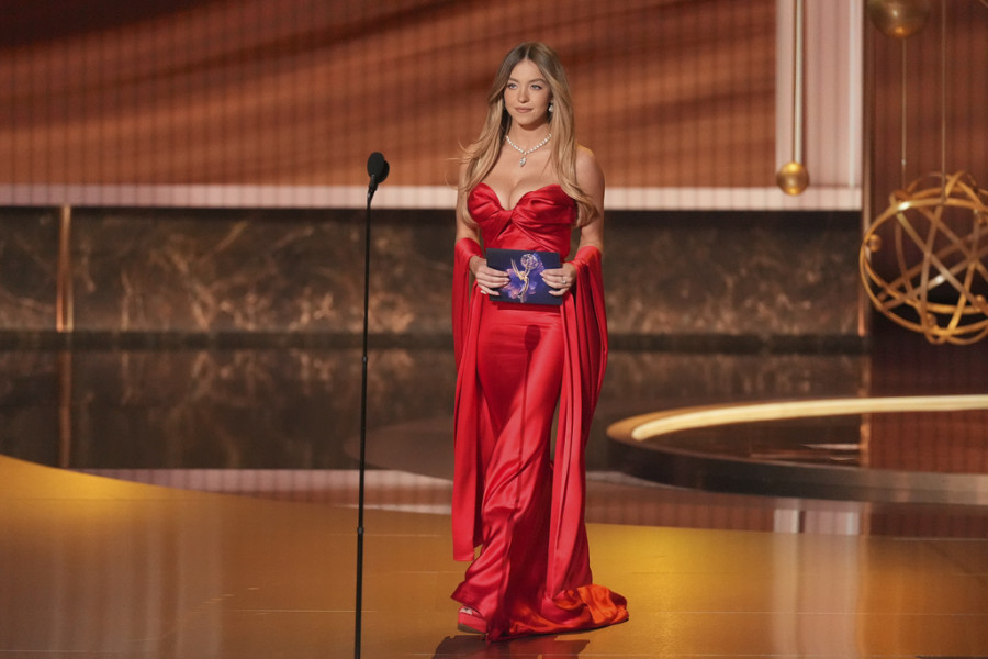 Η Sydney Sweeney ενέδωσε στο TikTok-viral μαγιό των 178 δολαρίων με βαθύ ντεκολτέ
