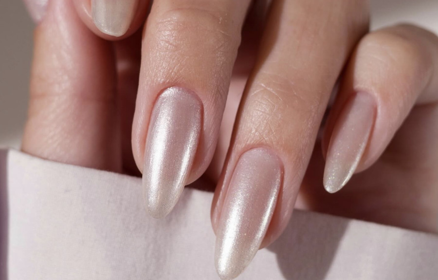 Το τέλος του καλοκαιριού φέρνει τα «Coconut Chrome» Nails