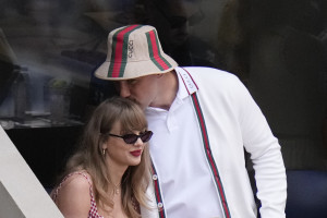 Taylor Swift - Travis Kelce: Η μία λεπτομέρεια από τον γάμο τους που δεν σταμάτησαν να σχολιάζουν οι καλεσμένοι