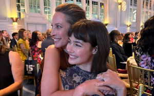 Η Christy Turlington γιορτάζει την αποφοίτηση της κόρης της, Grace Burns