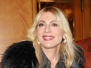 Σμαράγδα Καρύδη: Αφήνει πίσω της το παρελθόν και εύχεται... παγκόσμια ειρήνη